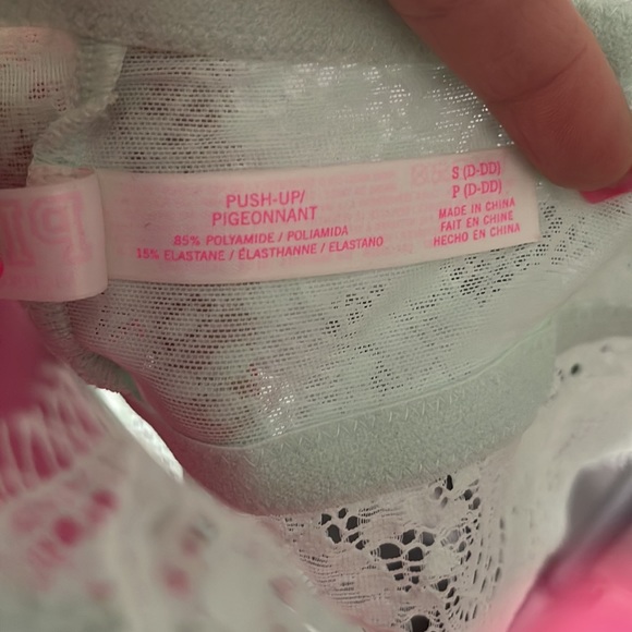 ✨ CLEAR OUT SALE ✨ PINK Victoria’s Secret Lace Racerback Bra - Picture 6 of 6